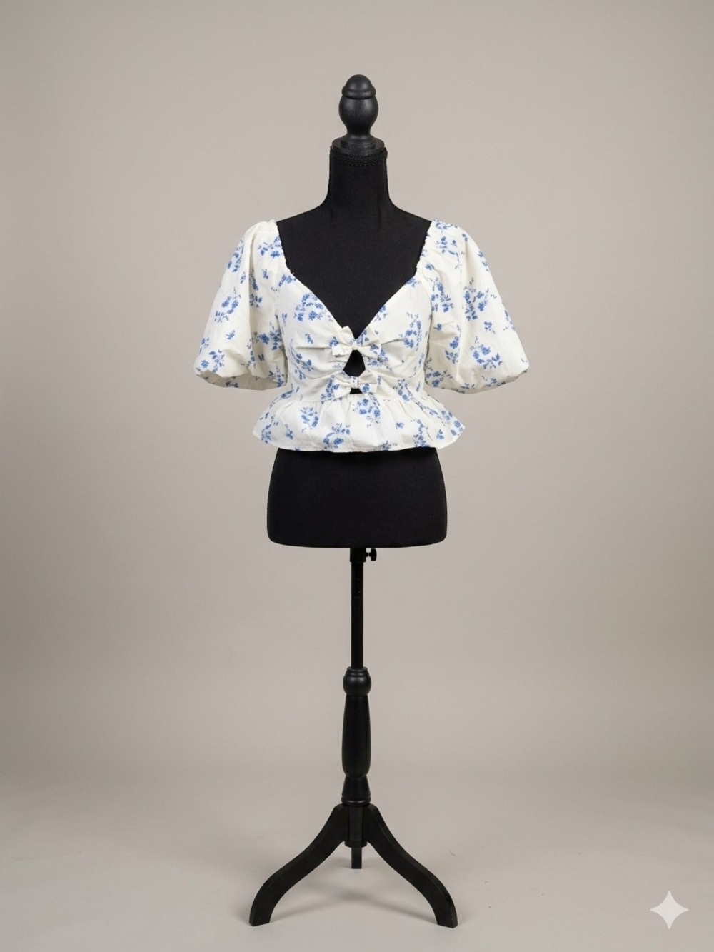 Band Of the Free Blue & White Floral Peplum Top Size Small NWOT